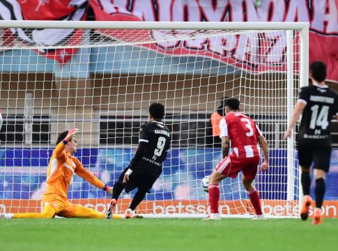 Σπουδαία απόκρουση του Τζολάκη (vid)