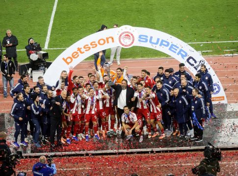 Η απονομή του Betsson Super Cup στον Ολυμπιακό (vids)