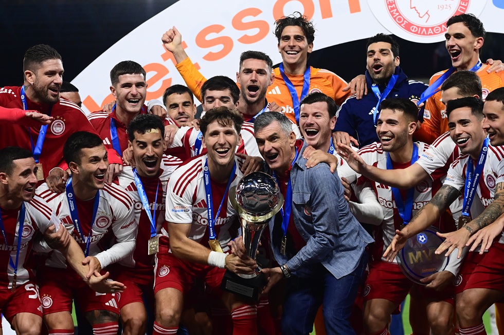 Ολυμπιακός: Οι πανηγυρισμοί για το Betsson Super Cup, η αποθέωση του κόσμου και το… πάρτι στα αποδυτήρια (vid)