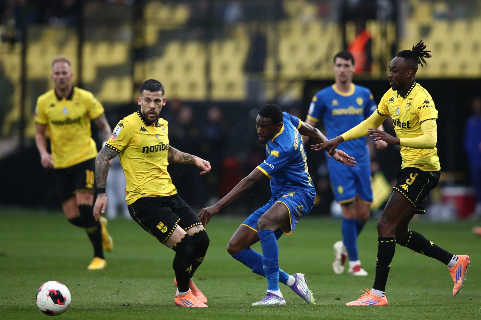 Super League: Κρίσιμο ματς για τον Άρη στο Αγρίνιο, μάχες σε Περιστέρι και Βόλο