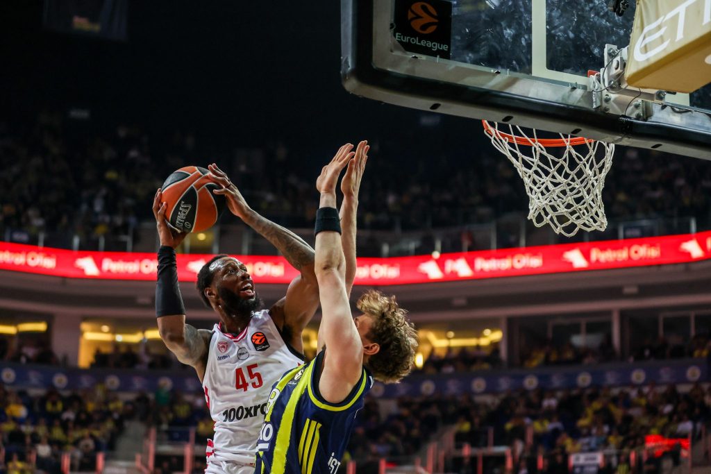 Σε 11 δευτερόλεπτά τον… καθάρισαν: Τα δύο φάουλ στον Ντόντα Χολ έκριναν τον νικητή