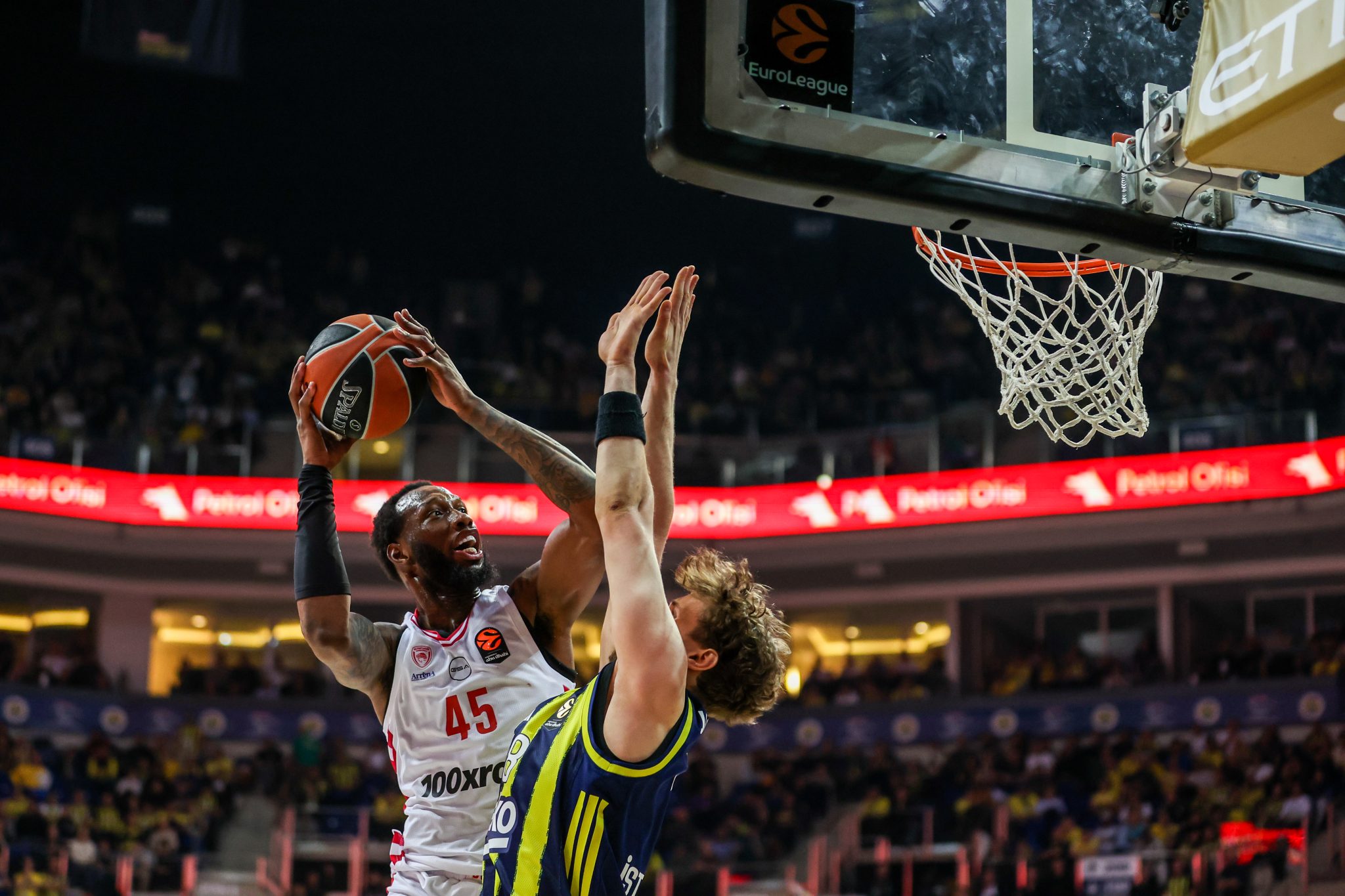 Σε 11 δευτερόλεπτά τον… καθάρισαν: Τα δύο φάουλ στον Ντόντα Χολ έκριναν τον νικητή