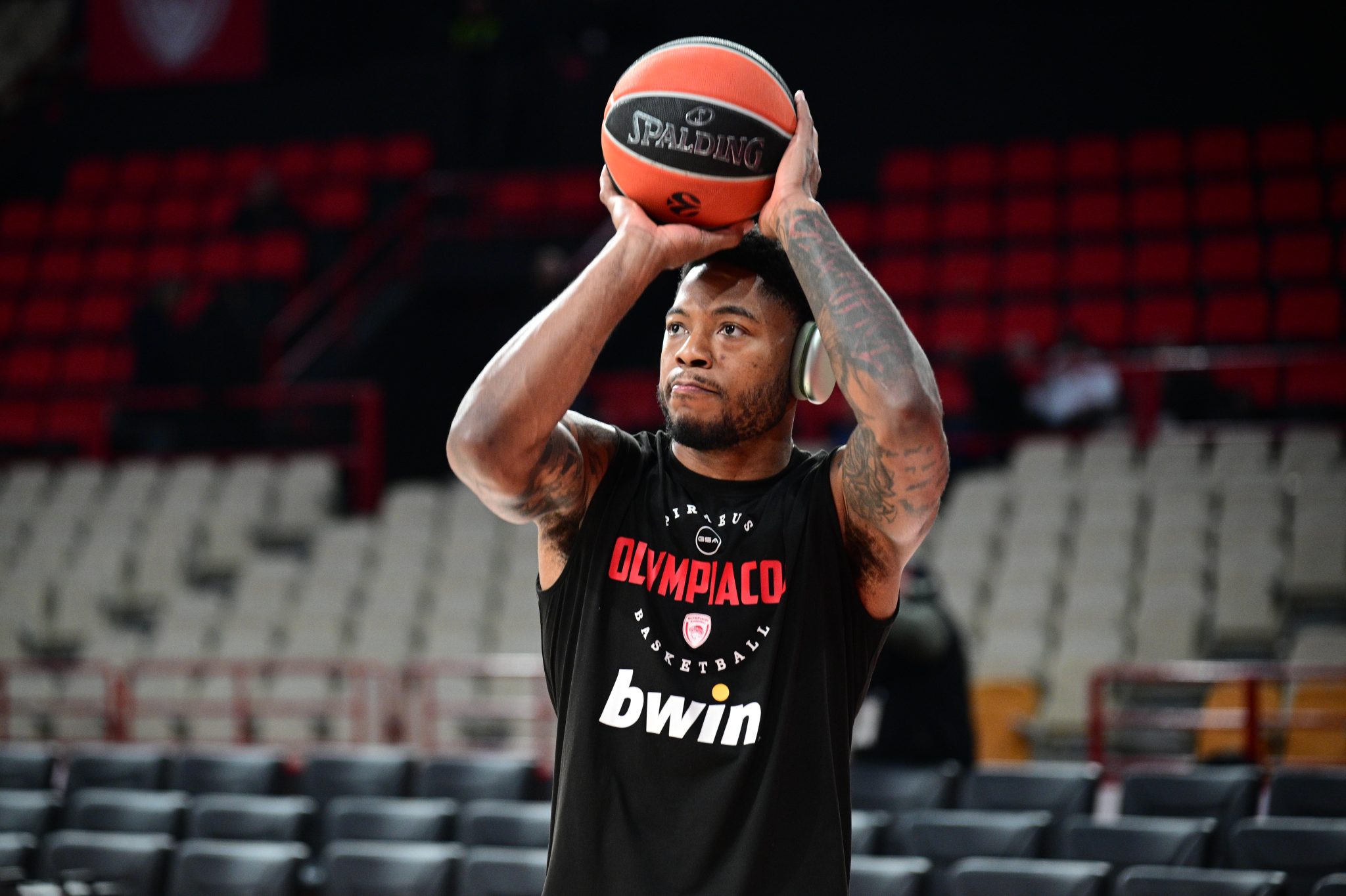 Το ζέσταμα του Τζόουνς πριν το ντεμπούτο του με τον Ολυμπιακό (pics,vid)