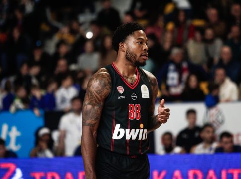 Τζόουνς: «Είμαι χαρούμενος που είμαι εδώ και μπορώ να παίξω πάλι μπάσκετ – Σπουδαίος οργανισμός ο Ολυμπιακός»