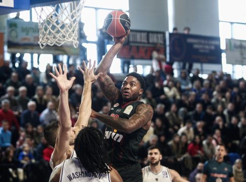 Καρδίτσα – Ολυμπιακός 80-120: Καταιγιστικοί Πειραιώτες, «τυφώνας» Πίτερς και ντεμπούτο Τζόουνς με… υποσχέσεις (vids)