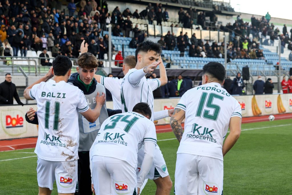 Απίστευτη ασυνεννοησία μεταξύ Σόρια και Σιαμπάνη, αυτογκόλ ο Βόλος κόντρα στον Λεβαδειακό (vids)