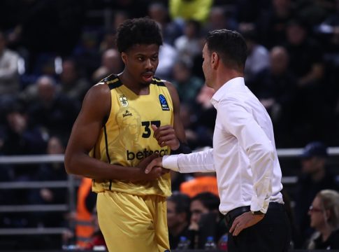 Αυτά έκανε ο Κώστας Αντετοκούνμπο στο ντεμπούτο του με τον Άρη