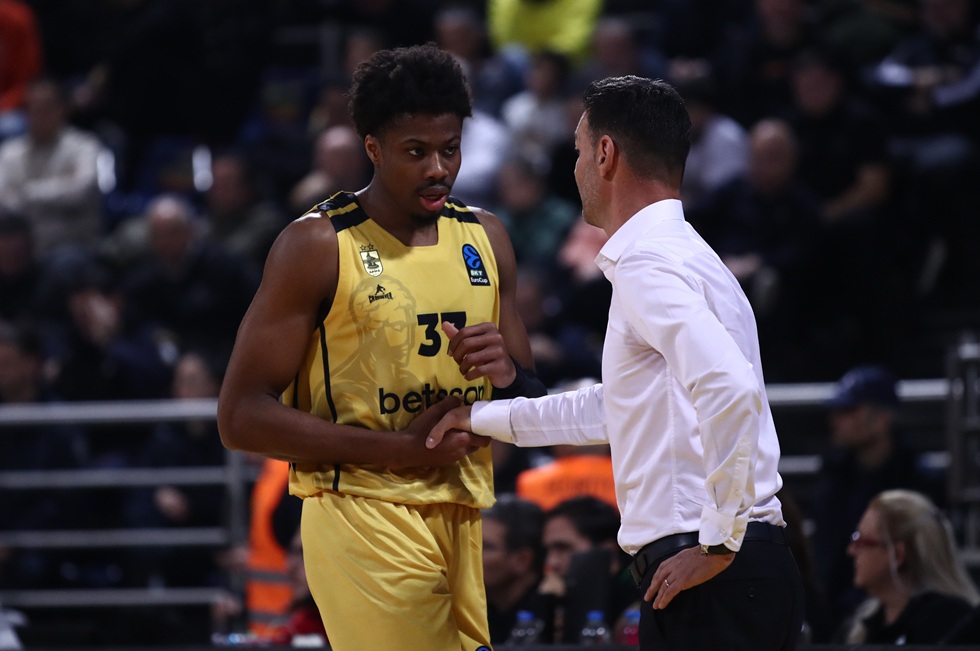 Αυτά έκανε ο Κώστας Αντετοκούνμπο στο ντεμπούτο του με τον Άρη