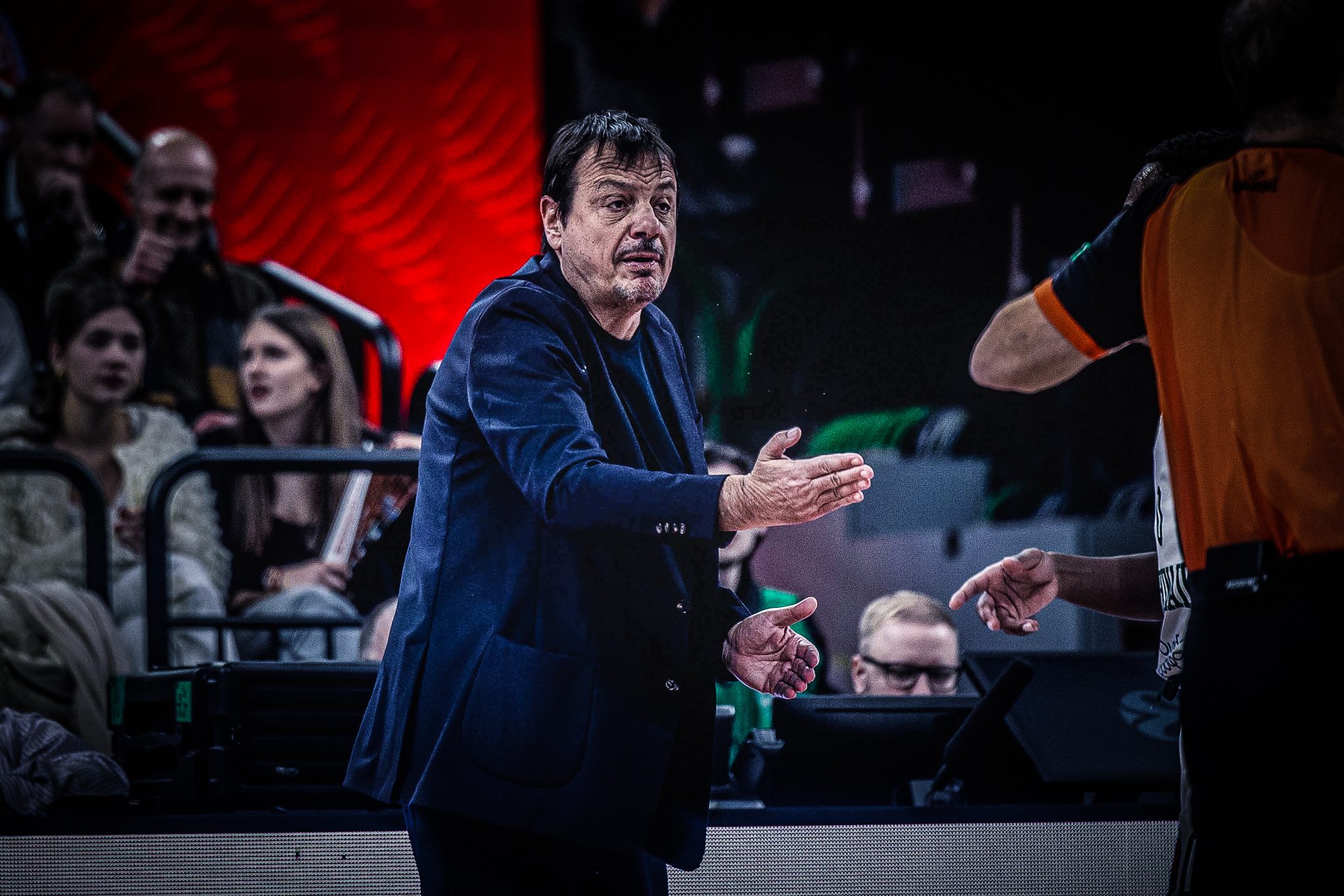 Συνέντευξη Τύπου μόλις μερικών δευτερολέπτων από τον Αταμάν