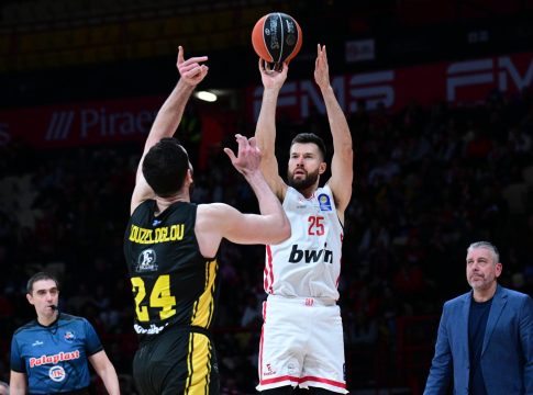 Ο Πίτερς ξεπέρασε τον Τεόντοσιτς: Ο Αμερικανός έγινε πρώτος ξένος στην ιστορία του Ολυμπιακού (vids)