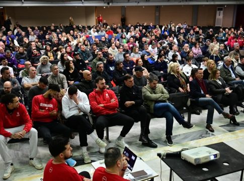 Ολυμπιακός: H… παρακάμερα της βράβευσης των ακαδημιών και τα ελληνικά του Μιλουτίνοφ (vid)