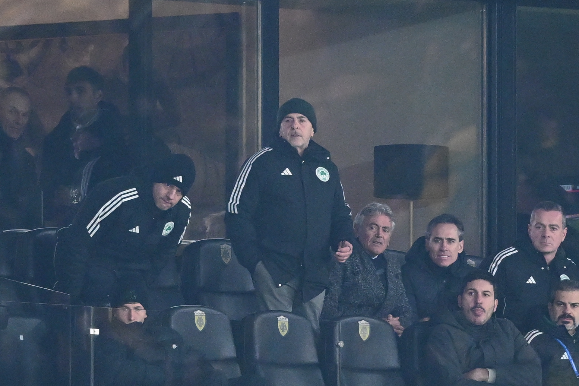 «Βράζει» ο κόσμος του Παναθηναϊκού με Αλαφουζο και παίκτες – Στο στόχαστρο και ο Μπενίτεθ: «Νύχτα ντροπής, δρόμο όλοι…» (pics)