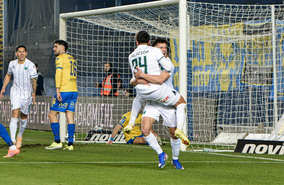 Σαρωτικός Λεβαδειακός! Τρία γκολ σε 45 λεπτά στο Αγρίνιο! (vid)