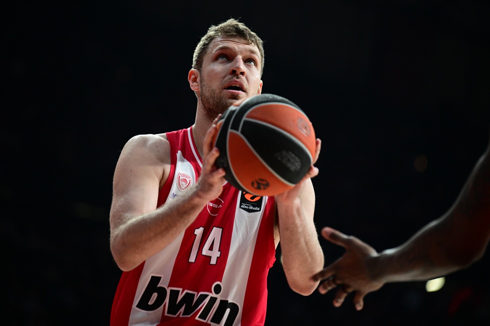 Βεζένκοφ: «Δεν σεβαστήκαμε τη δουλειά μας και ό,τι κάναμε στο πρώτο ημίχρονο»