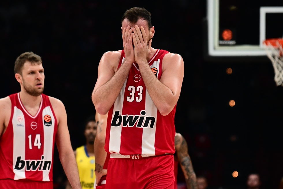 Αποκάλυψη Μπαρτζώκα: «Ο Μιλουτίνοφ μάλλον δεν θα ταξιδέψει στο Βελιγράδι – Ο γιατρός μας ενημέρωσε πως έχει διάσειση»