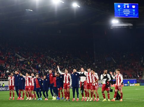 Ολυμπιακός – Λεβερκούζεν: Αποθεώθηκαν οι «ερυθρόλευκοι» από τους φιλάθλους τους (vid)