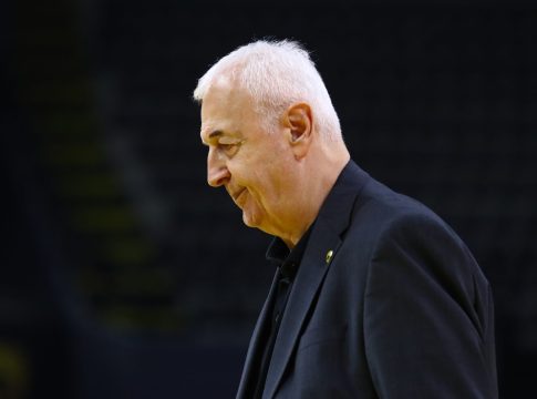 Σάκοτα: «Ήμασταν πιο σοβαροί στο δεύτερο ημίχρονο – Έχουμε ανάγκη τον κόσμο με την Άλμπα»