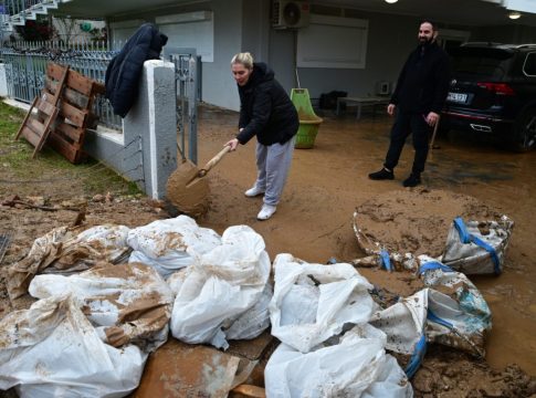Φόβοι για νέο κύμα κακοκαιρίας από το βράδυ της Πέμπτης – Τα Νότια Προάστια μετρούν τις πληγές τους μετά την καταστροφή