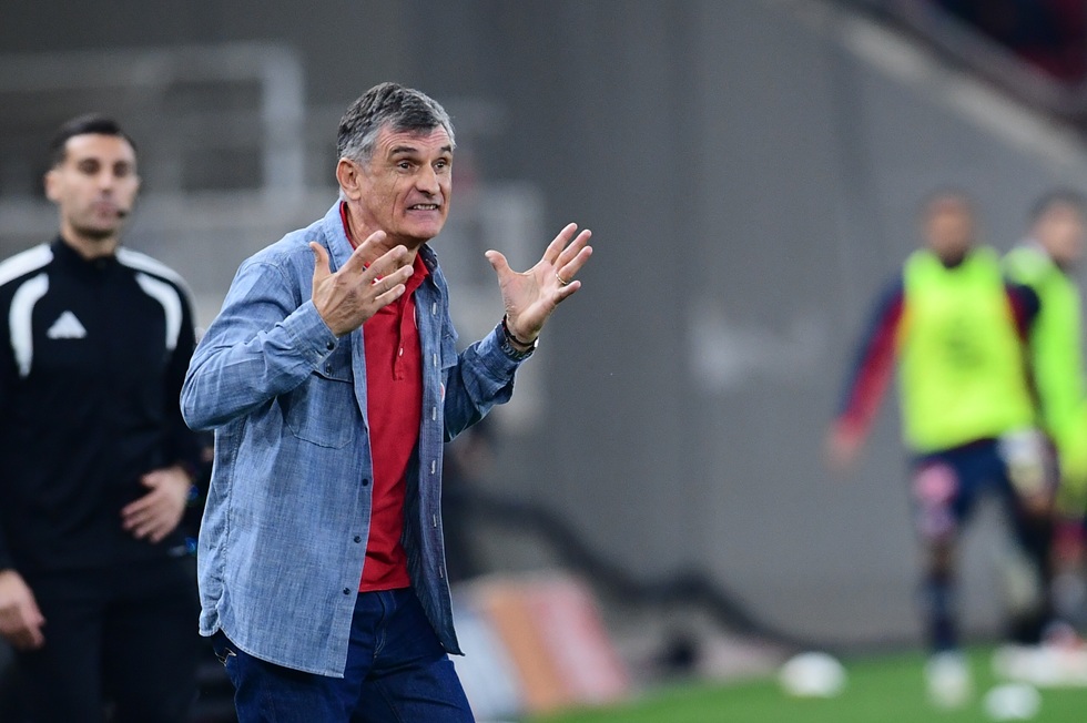 Μεντιλίμπαρ: «Όλοι θέλετε να έρθει κάποιος – Εγώ είμαι χαρούμενος πάντως που τελειώνει η μεταγραφική περίοδος»