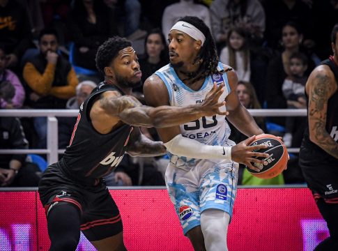 Πρόβλημα με Τζόουνς στον Ολυμπιακό: Αποχώρησε με ενοχλήσεις ο Αμερικανός