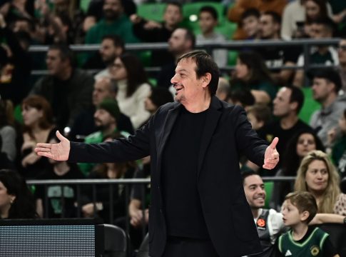 One Ata-man show: Απίστευτες σκηνές με πρωταγωνιστή τον Τούρκο προπονητή (vids)