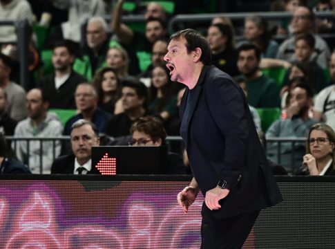 «Έκρηξη» Αταμάν: Έφτασε μέχρι το κέντρο του γηπέδου και χρεώθηκε με τεχνική ποινή (vid)