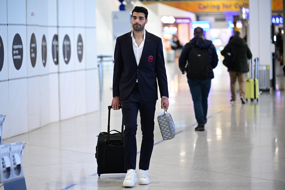 Αναχώρησε για τον «τελικό» με τον Άγιαξ ο Ολυμπιακός (pics)