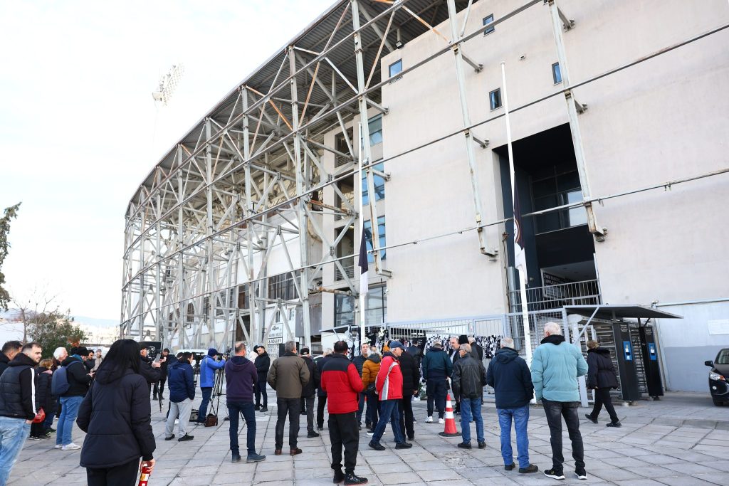 Άνοιξε η Θύρα 4 στην Τούμπα: «Ύστατο χαίρε» στους αδικοχαμένους οπαδούς του ΠΑΟΚ (pics)