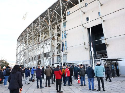 Άνοιξε η Θύρα 4 στην Τούμπα: «Ύστατο χαίρε» στους αδικοχαμένους οπαδούς του ΠΑΟΚ (pics)