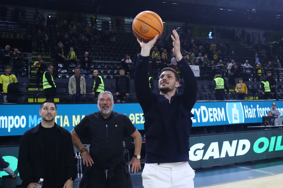 Ο Γιόβιτς έριξε σουτάκια στη «Sunel Arena» και αποθεώθηκε από τον κόσμο της ΑΕΚ (pics)