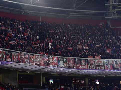 Ο Ολυμπιακός ευχαρίστησε τον κόσμο του που βρέθηκε στο Άμστερνταμ (pic)