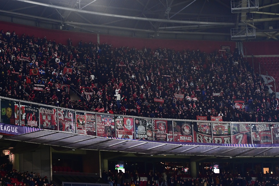 Ο Ολυμπιακός ευχαρίστησε τον κόσμο του που βρέθηκε στο Άμστερνταμ (pic)