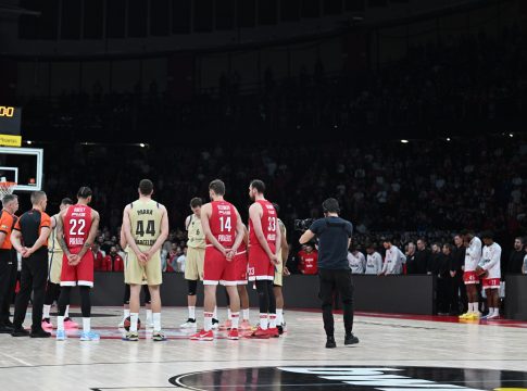 Ενός λεπτού σιγή στο ΣΕΦ για τους αδικοχαμένους οπαδούς του ΠΑΟΚ (vid)