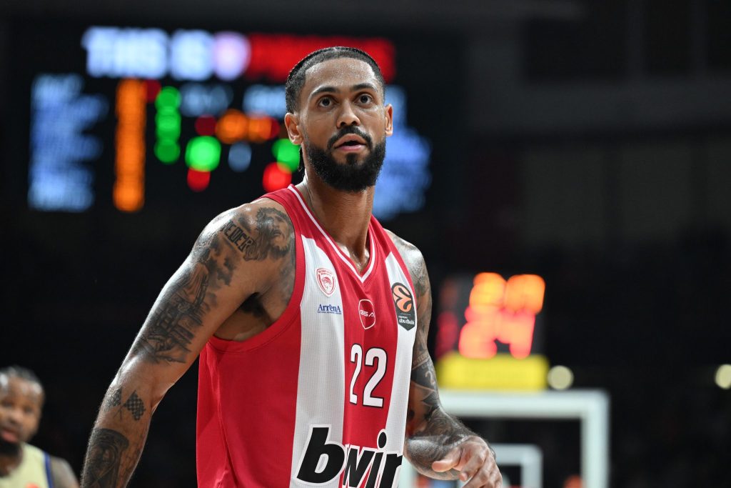 Ανησυχία στον Ολυμπιακό με Ντόρσεϊ – Τραυματίστηκε και πήγε στα αποδυτήρια