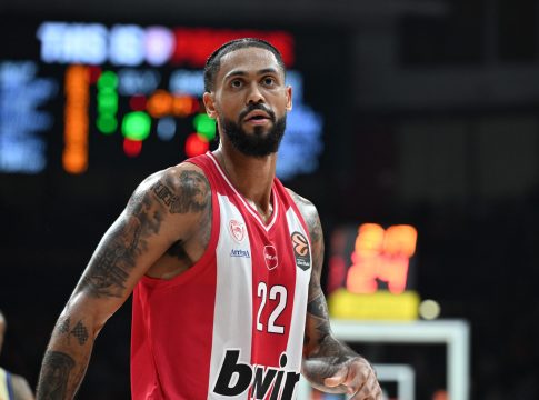 Ανησυχία στον Ολυμπιακό με Ντόρσεϊ – Τραυματίστηκε και πήγε στα αποδυτήρια