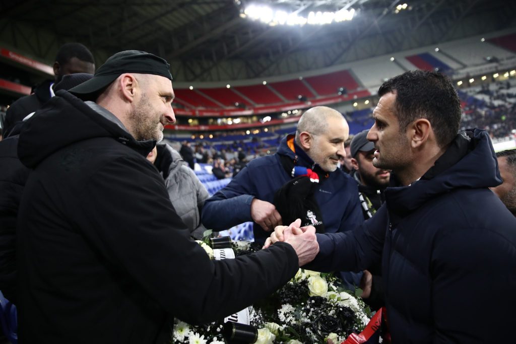 Στεφάνι από τους οπαδούς της Λιόν στη μνήμη των οπαδών του ΠΑΟΚ (pics & vid)