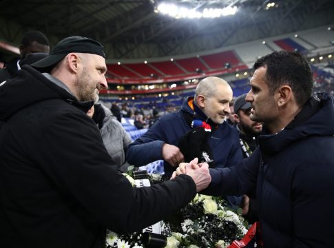 Στεφάνι από τους οπαδούς της Λιόν στη μνήμη των οπαδών του ΠΑΟΚ (pics)