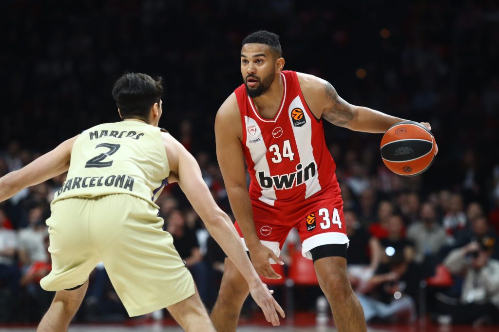 Με δέκα παίκτες ο Ολυμπιακός απέναντι στο Περιστέρι Betsson