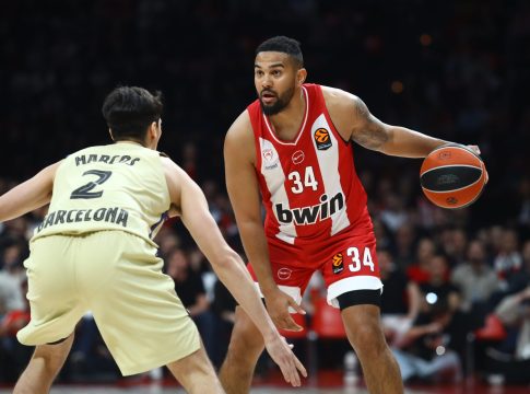 Με δέκα παίκτες ο Ολυμπιακός απέναντι στο Περιστέρι Betsson