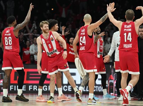 Η παρακάμερα του Ολυμπιακός – Μπαρτσελόνα: Το ντεμπούτο του Κόρι Τζόσεφ και το πανό για τα αετόπουλα (vid)