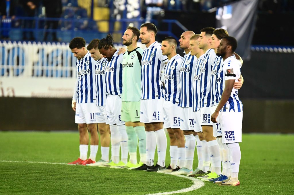 Το συγκινητικό πανό στο Ατρόμητος – ΟΦΗ: «Τα πέταλα πενθούν» (pics)