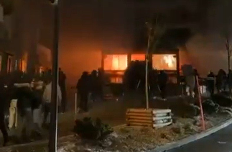 Ελβετία: Η στιγμή που ξεσπά η φονική πυρκαγιά σε μπαρ στο Κραν Μοντανά – Βίντεο ντοκουμέντο