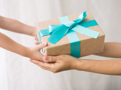 Εορτολόγιο: Μεγάλη γιορτή, αύριο, Πέμπτη – Ο Άγιος με το πανέμορφο σπάνιο όνομα που γιορτάζει – Πού λέμε «Χρόνια Πολλά»