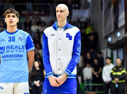 Συγκινητικές στιγμές: Ο Πολονάρα επέστρεψε στο γήπεδο και αποθεώθηκε (vids)