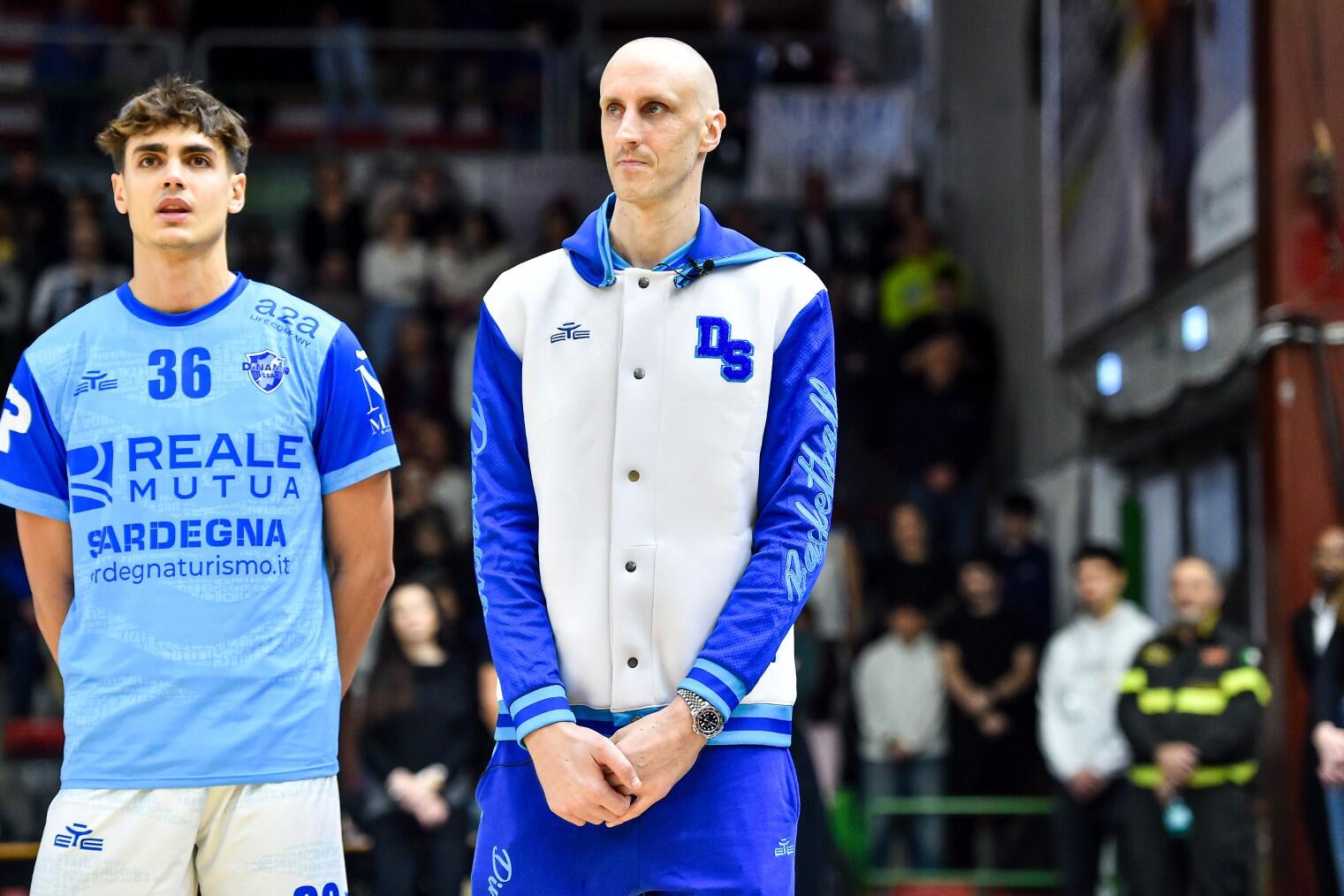 Συγκινητικές στιγμές: Ο Πολονάρα επέστρεψε στο γήπεδο και αποθεώθηκε (vids)