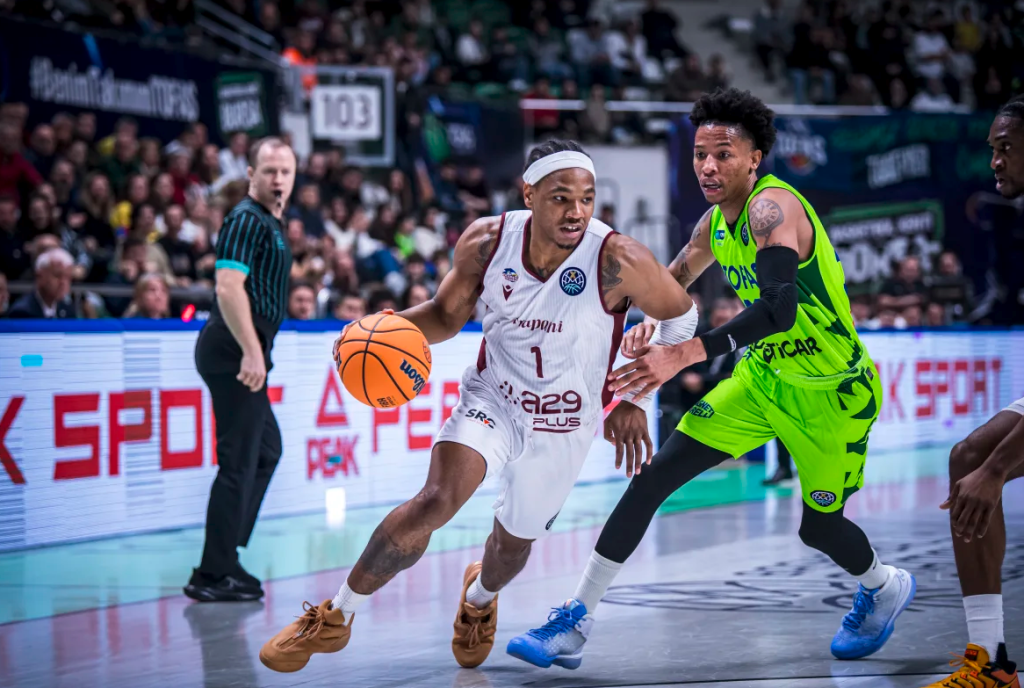 Ματς – παρωδία: Η Τράπανι κατέβηκε με πέντε παίκτες στο ματς με τη Χολόν – Ο αγώνας διεκόπη (vid)