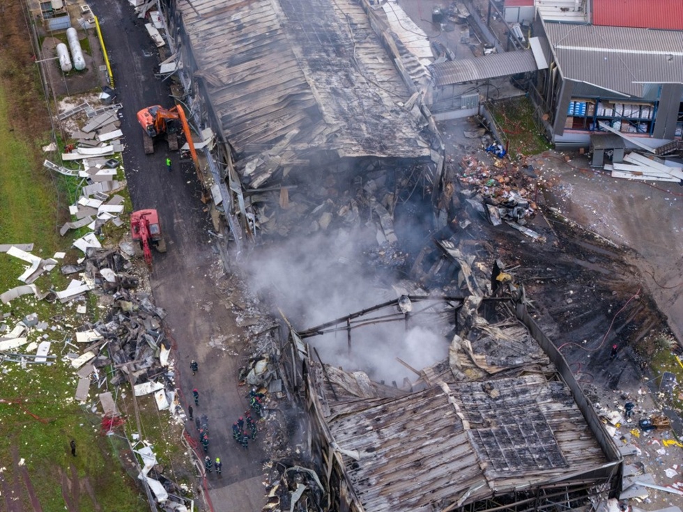 Εργατικό δυστύχημα στα Τρίκαλα: Ανέσυραν την πέμπτη σορό από το εργοστάσιο Βιολάντα οι πυροσβέστες