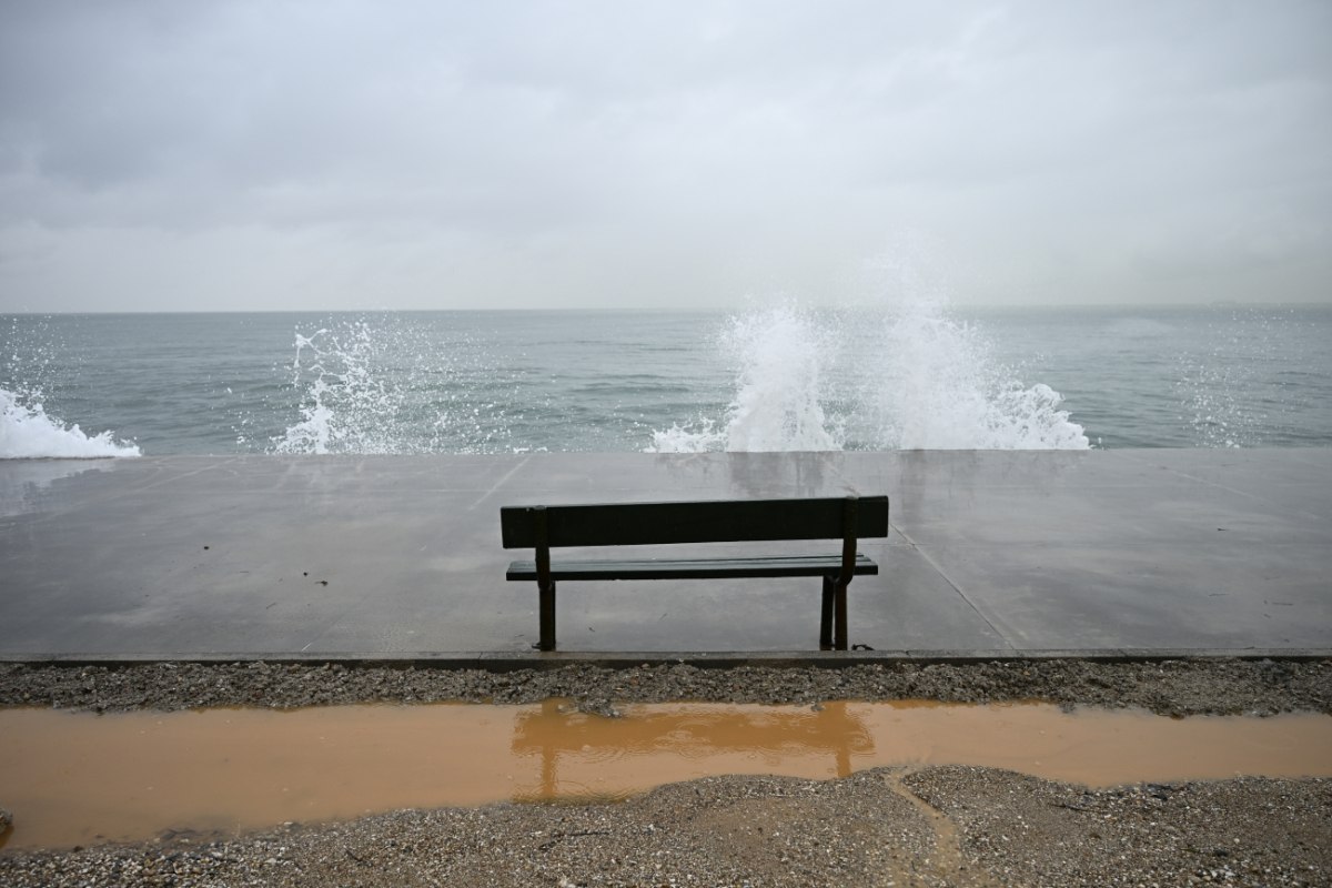 Ανεβαίνει ο υδράργυρος, επιμένουν οι ισχυροί άνεμοι – Πού θα βρέξει