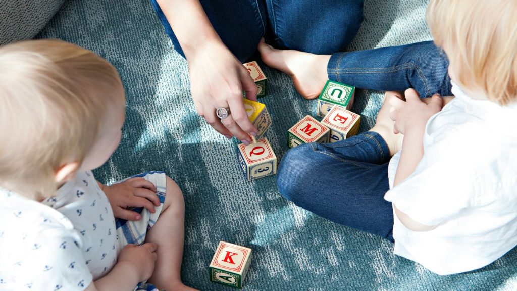 Επίδομα παιδιού: Ο πλήρης οδηγός για τις αιτήσεις του 2026 – Οι 2 παράγοντες που κρίνουν το ποσό που θα πάρετε