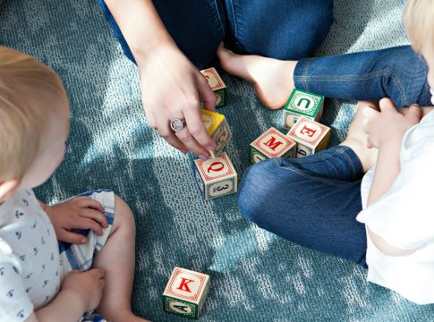 Επίδομα παιδιού: Ο πλήρης οδηγός για τις αιτήσεις του 2026 – Οι 2 παράγοντες που κρίνουν το ποσό που θα πάρετε